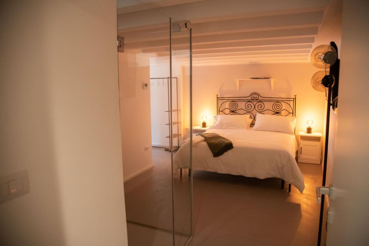 Casa Sant'Orsola - Appartamento Nella Citta Antica モルフェッタ エクステリア 写真